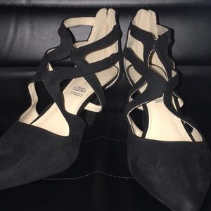 ✨ 5/$25 Sale💞 ✨Wide High Heels with a ZIP up Back